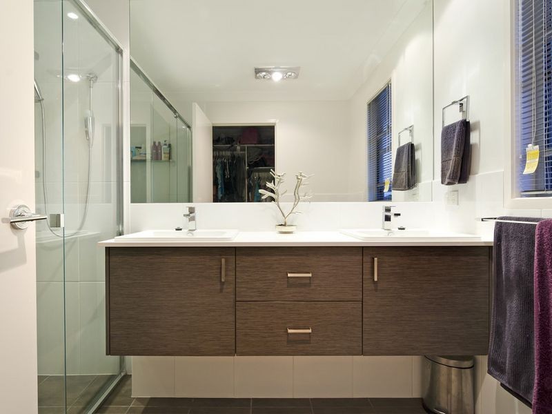 5 Pacific Place, Pacific Pines QLD 4211