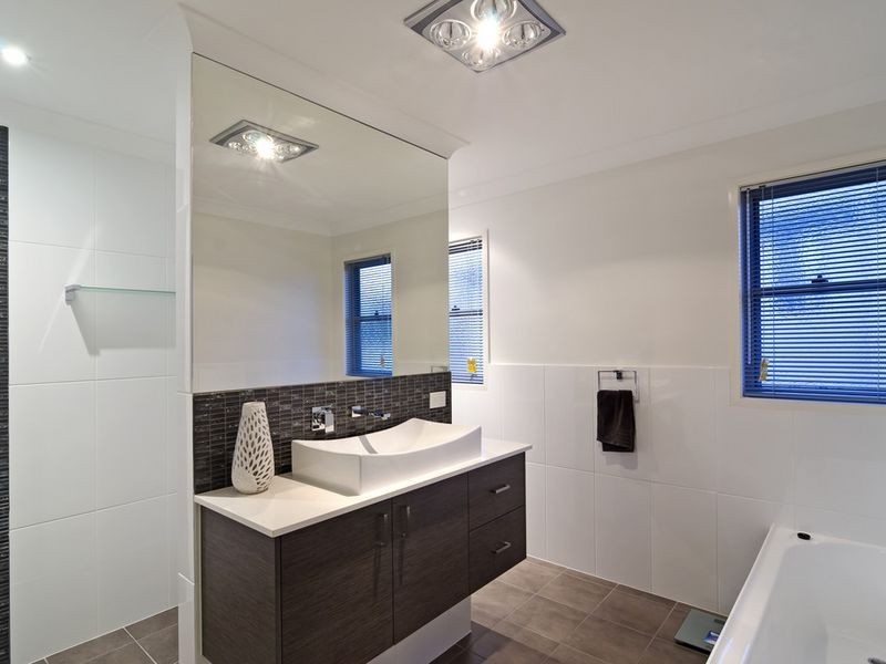 5 Pacific Place, Pacific Pines QLD 4211