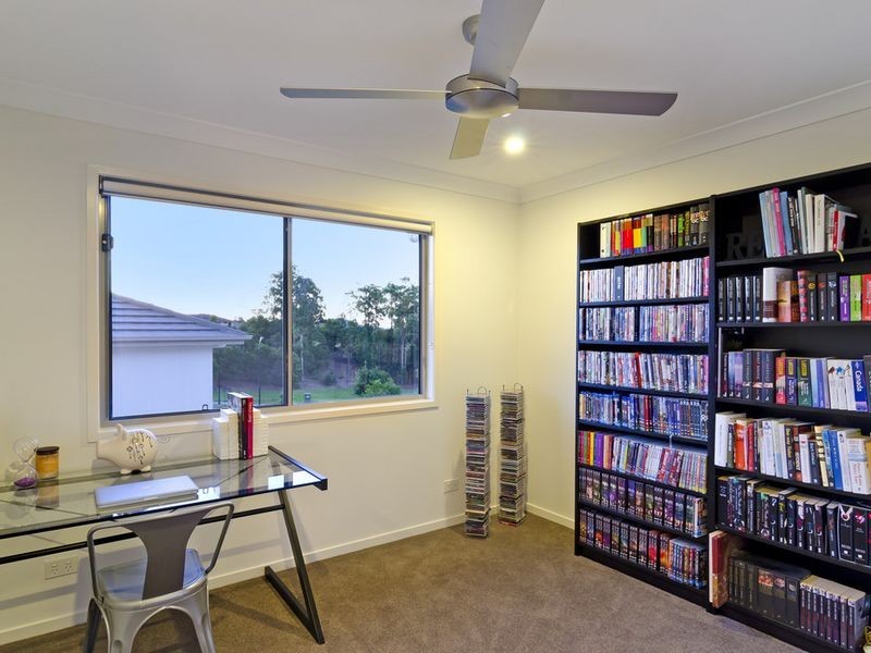 5 Pacific Place, Pacific Pines QLD 4211