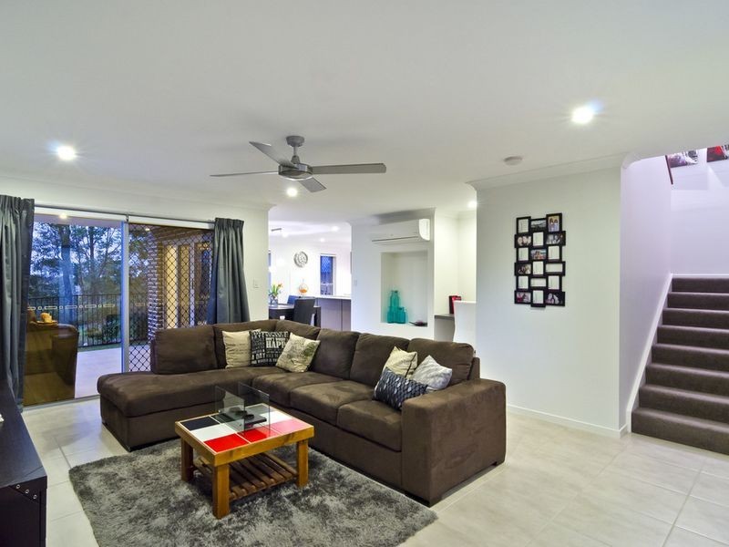 5 Pacific Place, Pacific Pines QLD 4211