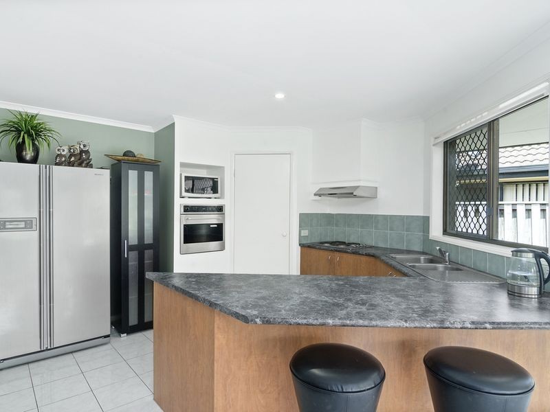 4 Palm Street, Pacific Pines QLD 4211