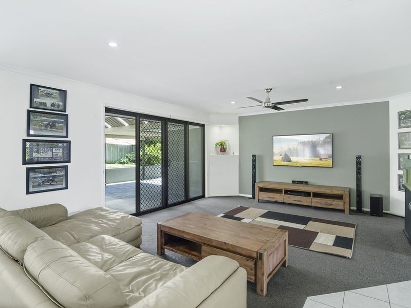 4 Palm Street, Pacific Pines QLD 4211