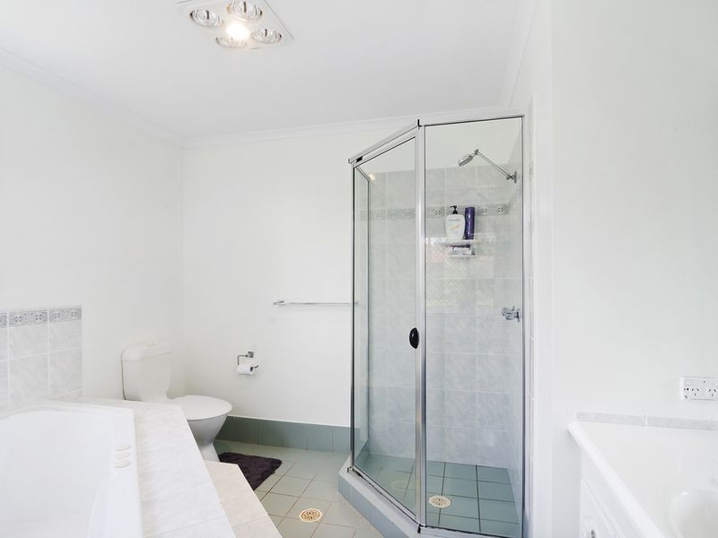 4 Palm Street, Pacific Pines QLD 4211