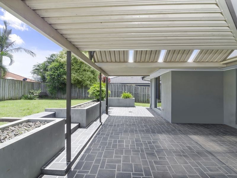 4 Palm Street, Pacific Pines QLD 4211