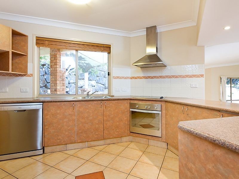 6 Gould Place, Pacific Pines QLD 4211