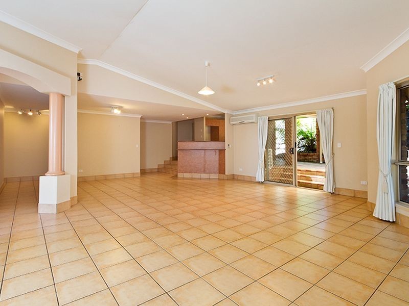 6 Gould Place, Pacific Pines QLD 4211