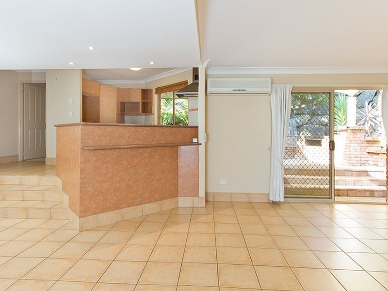 6 Gould Place, Pacific Pines QLD 4211