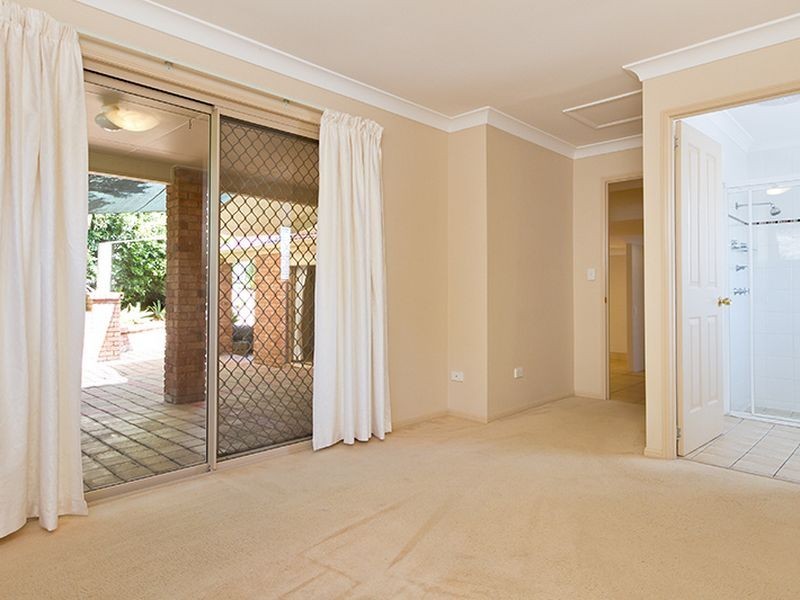 6 Gould Place, Pacific Pines QLD 4211