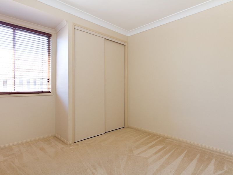 6 Gould Place, Pacific Pines QLD 4211