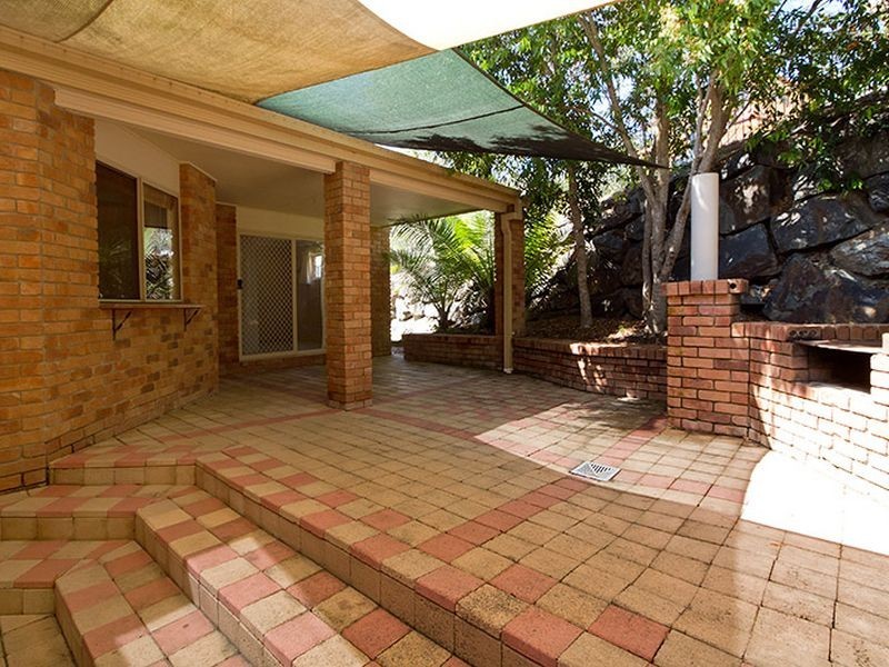 6 Gould Place, Pacific Pines QLD 4211