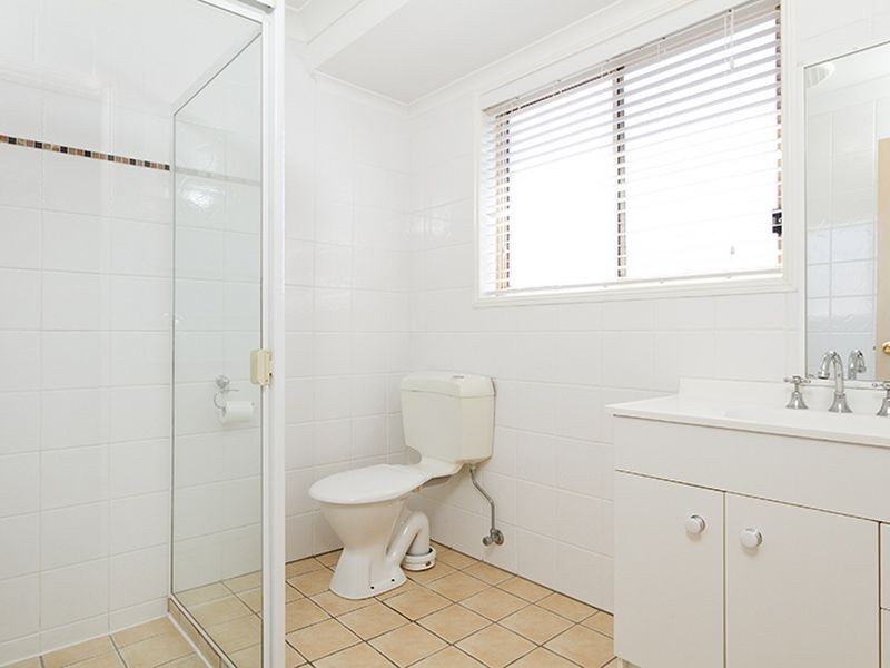 6 Gould Place, Pacific Pines QLD 4211