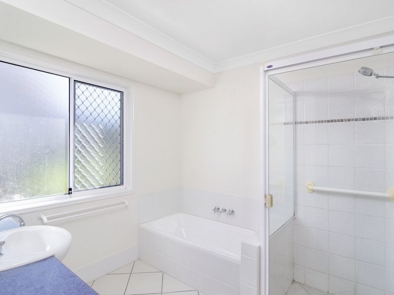 6 Pago Terrace, Pacific Pines QLD 4211