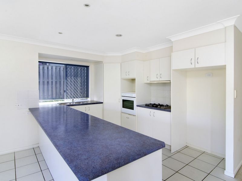 6 Pago Terrace, Pacific Pines QLD 4211
