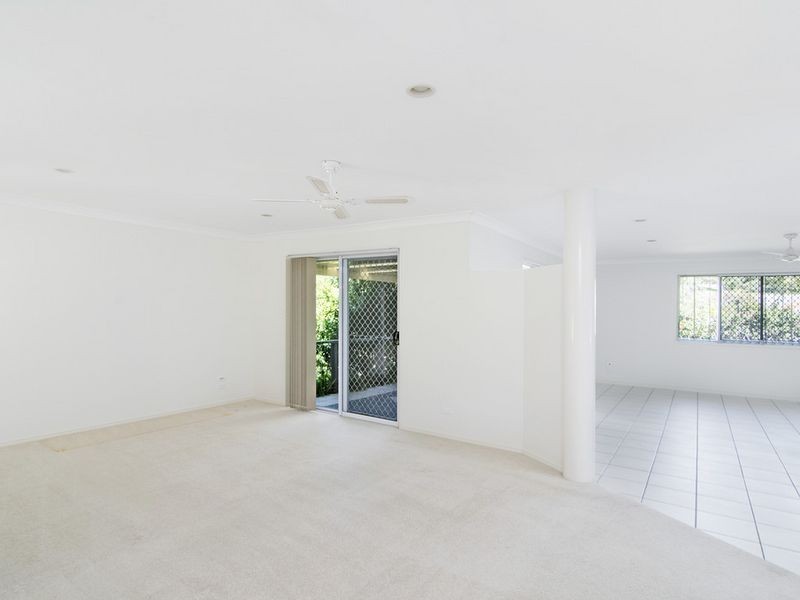 6 Pago Terrace, Pacific Pines QLD 4211