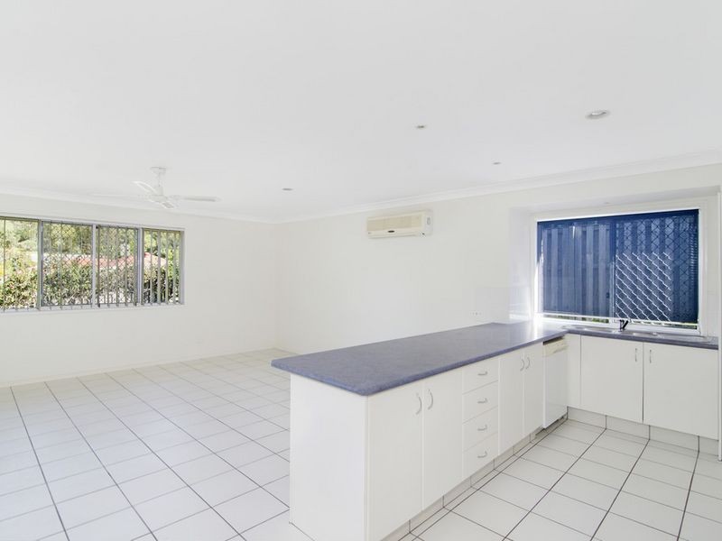 6 Pago Terrace, Pacific Pines QLD 4211