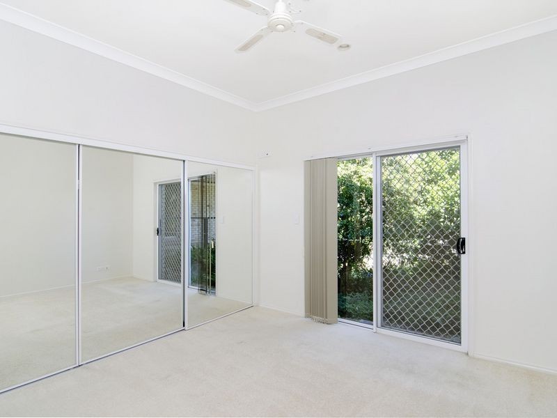 6 Pago Terrace, Pacific Pines QLD 4211