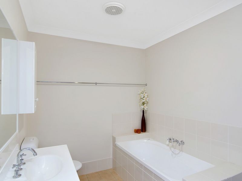 1/2 Jayden Place, Molendinar QLD 4214