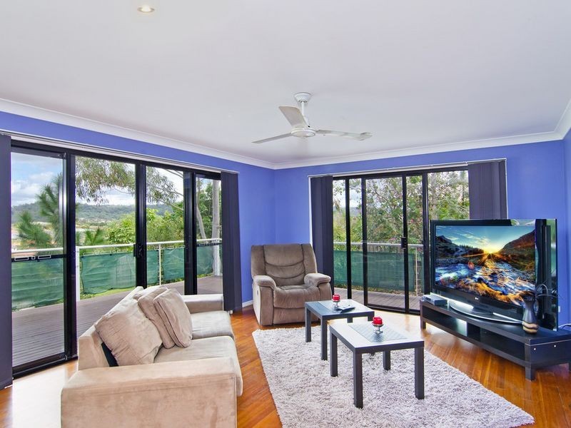 39 Feathertop Crescent, Pacific Pines QLD 4211