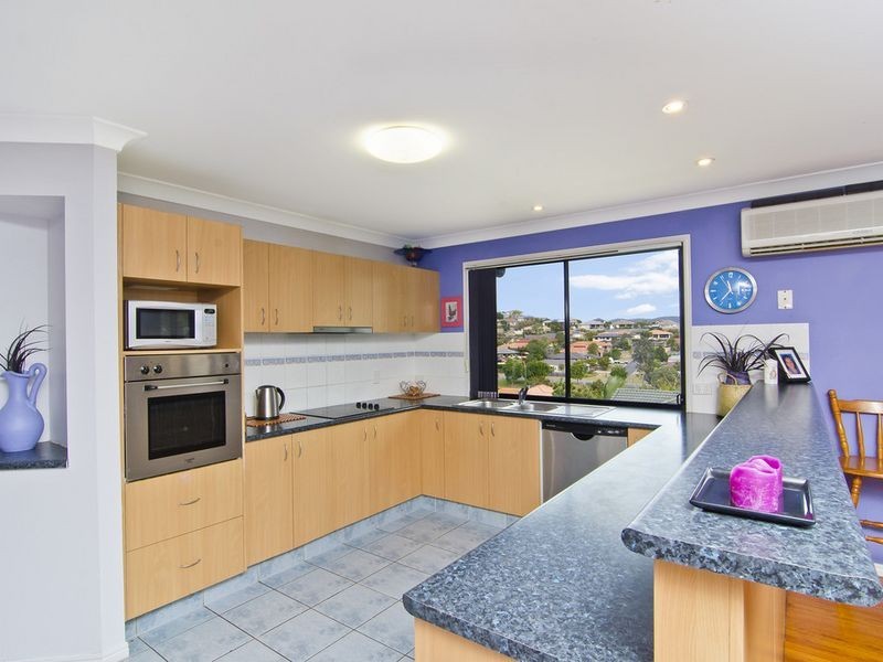 39 Feathertop Crescent, Pacific Pines QLD 4211