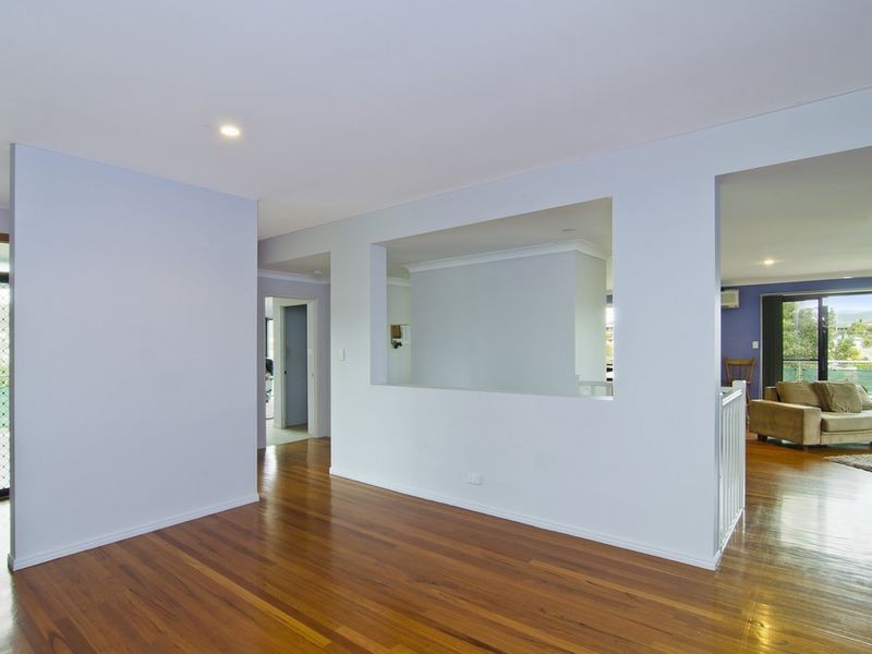 39 Feathertop Crescent, Pacific Pines QLD 4211