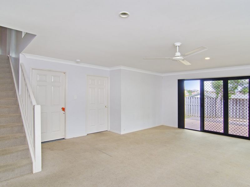 39 Feathertop Crescent, Pacific Pines QLD 4211