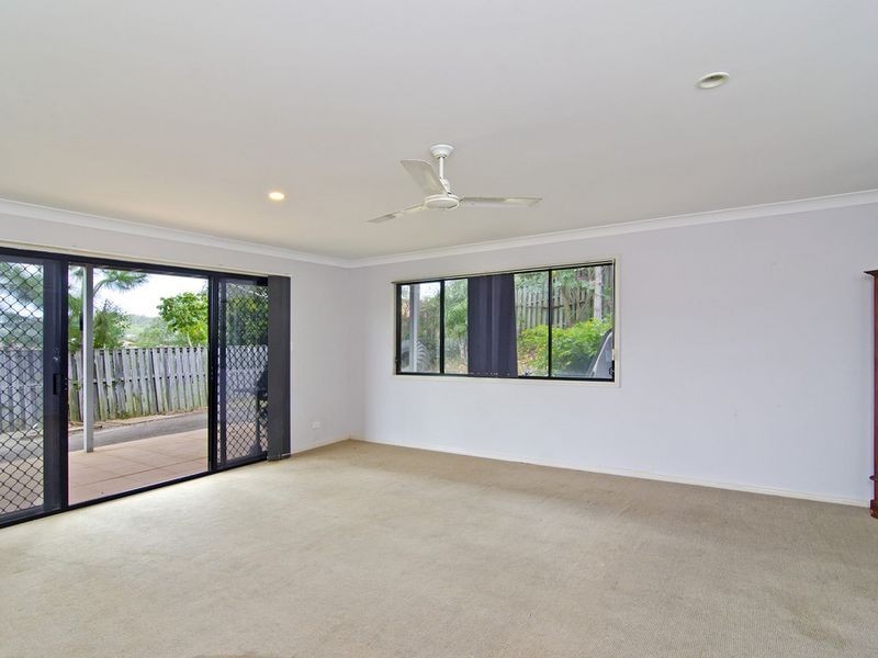 39 Feathertop Crescent, Pacific Pines QLD 4211