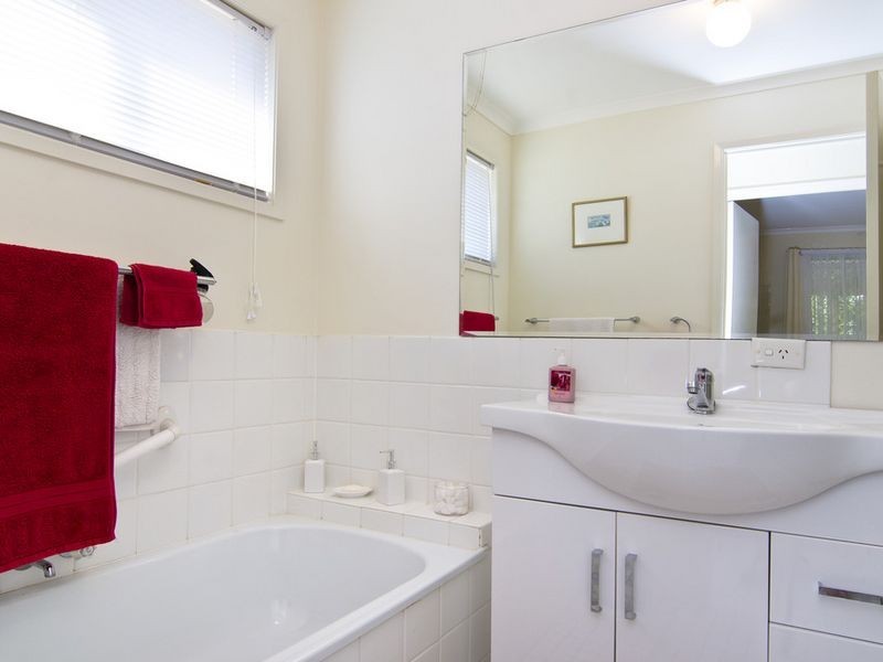 1/8 Metro Crescent, Oxenford QLD 4210