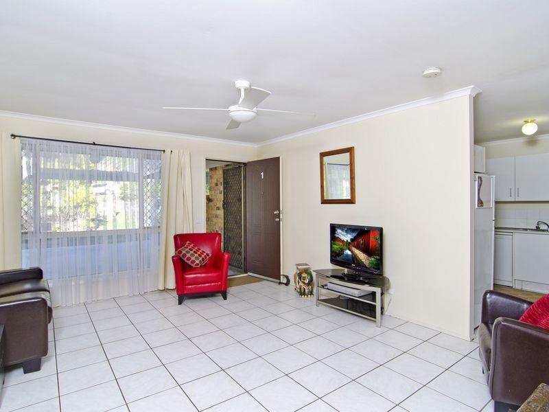 1/8 Metro Crescent, Oxenford QLD 4210