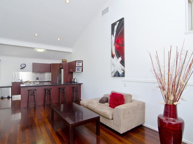 12 Avon Court, Pacific Pines QLD 4211