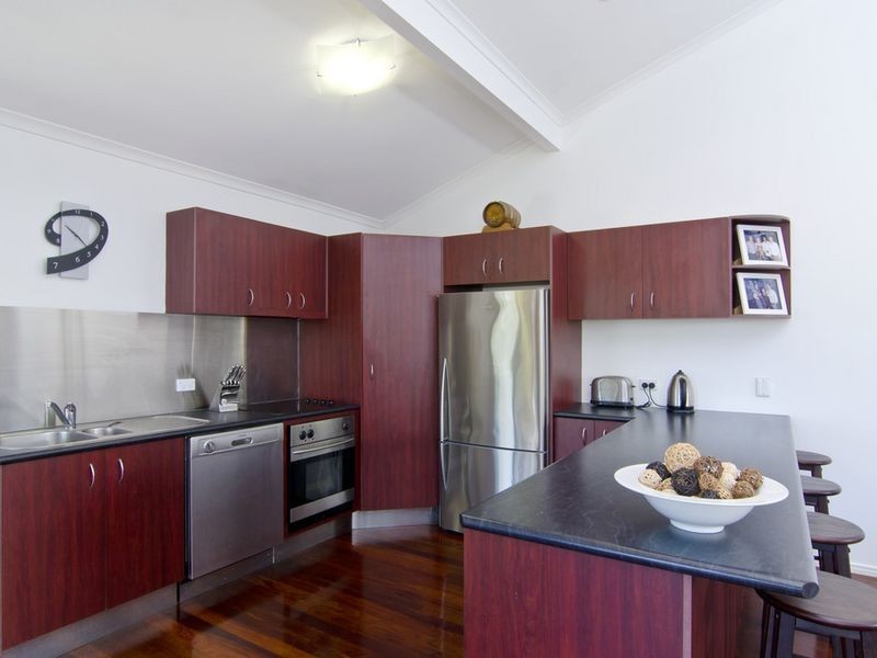 12 Avon Court, Pacific Pines QLD 4211