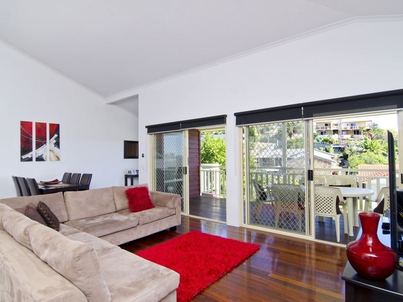 12 Avon Court, Pacific Pines QLD 4211