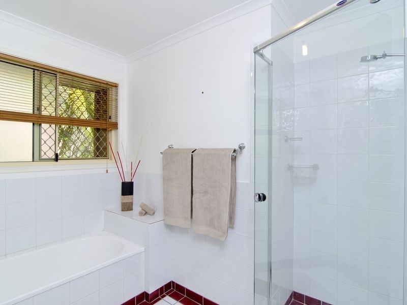 12 Avon Court, Pacific Pines QLD 4211