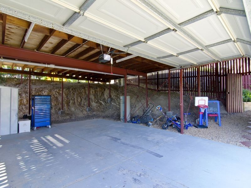 12 Avon Court, Pacific Pines QLD 4211