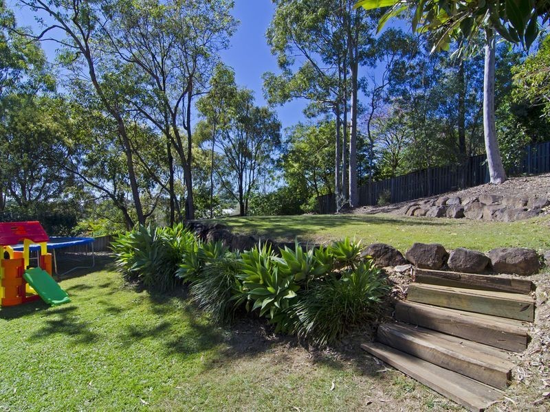 12 Avon Court, Pacific Pines QLD 4211