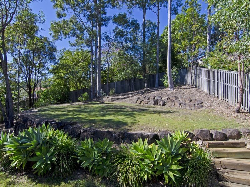 12 Avon Court, Pacific Pines QLD 4211