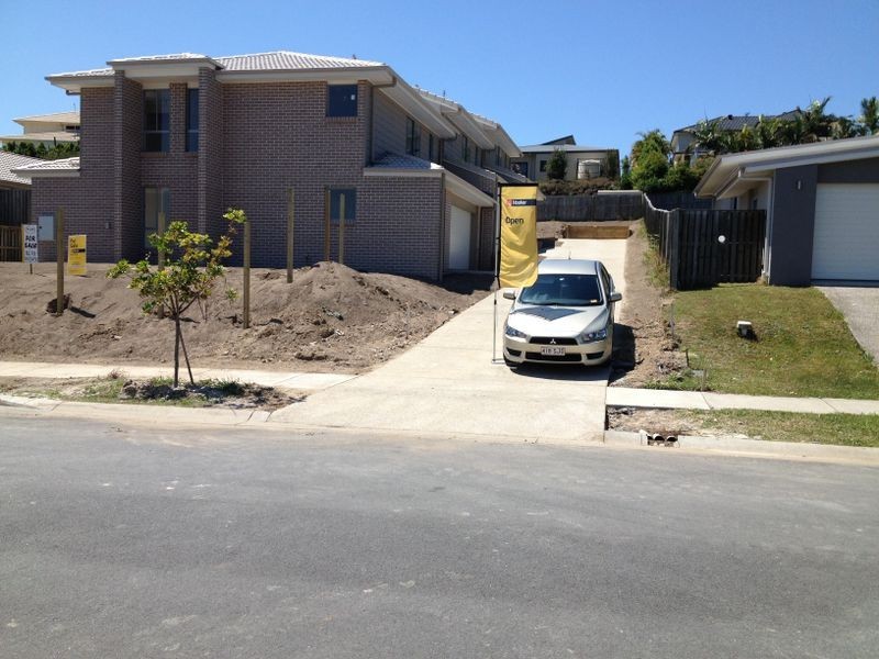 2/52 Hawkesbury Avenue, Pacific Pines QLD 4211