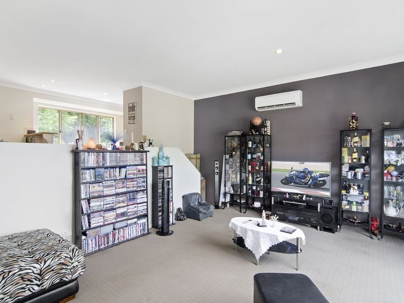 15 White Cap Close, Pacific Pines QLD 4211