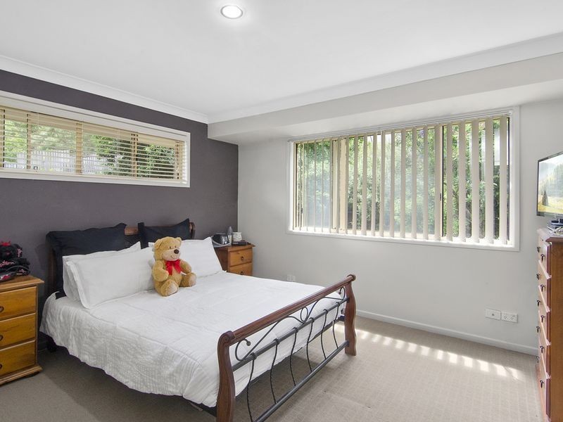 15 White Cap Close, Pacific Pines QLD 4211