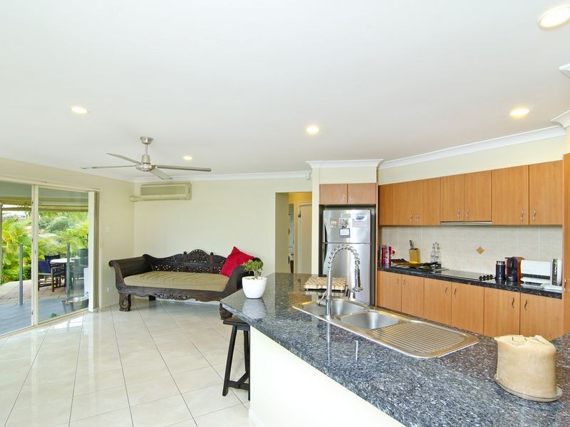 12 Cobbler Place, Pacific Pines QLD 4211