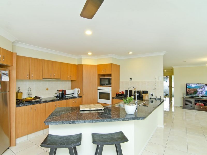 12 Cobbler Place, Pacific Pines QLD 4211