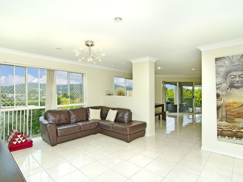 12 Cobbler Place, Pacific Pines QLD 4211