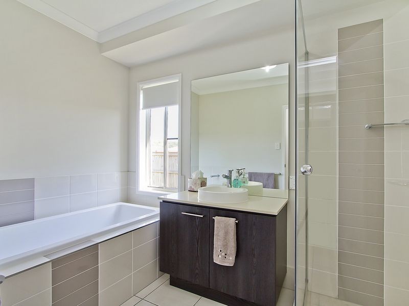23 Hawkesbury Avenue, Pacific Pines QLD 4211