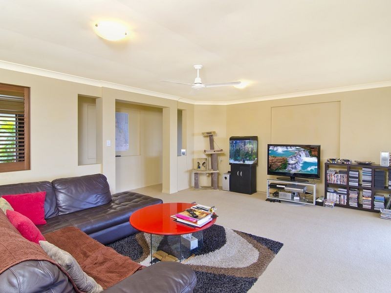 17 Crosby Avenue, Pacific Pines QLD 4211