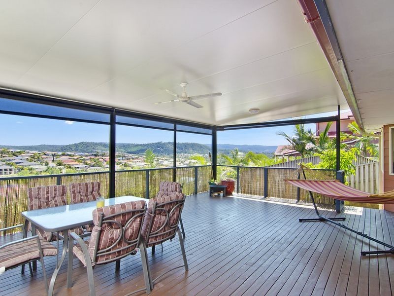 27 Manra Way, Pacific Pines QLD 4211