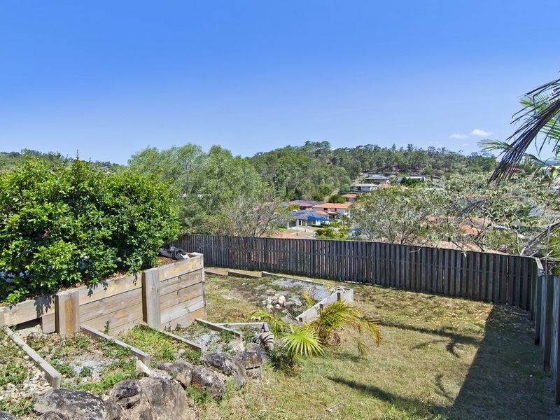 27 Manra Way, Pacific Pines QLD 4211