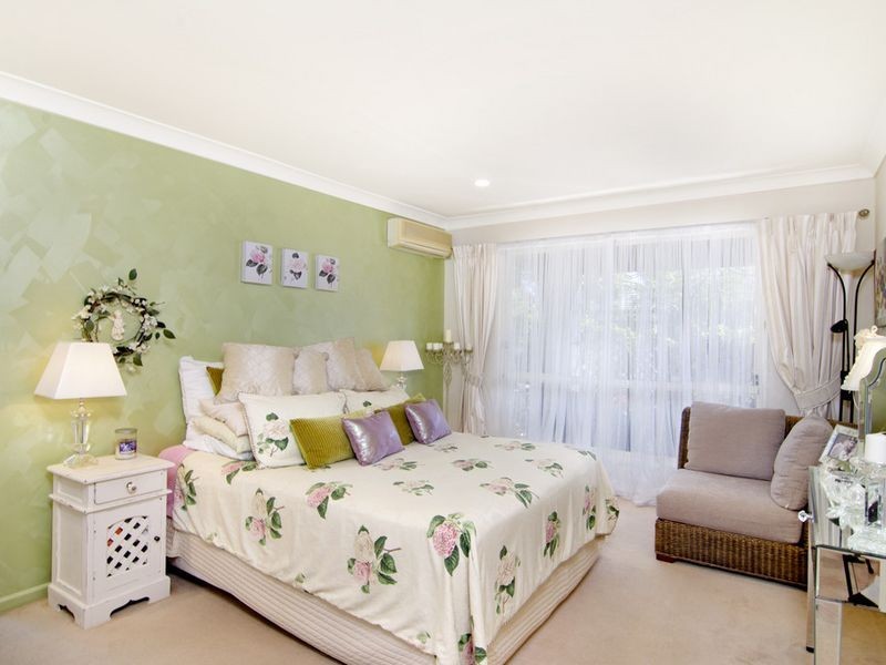 4 Rhiannon Drive, Ashmore QLD 4214
