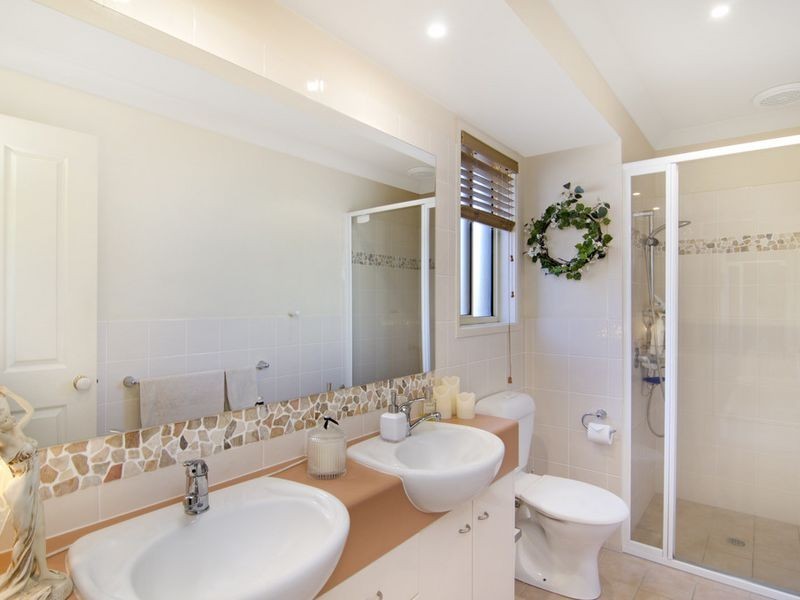 4 Rhiannon Drive, Ashmore QLD 4214
