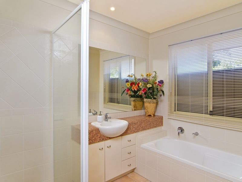 4 Rhiannon Drive, Ashmore QLD 4214