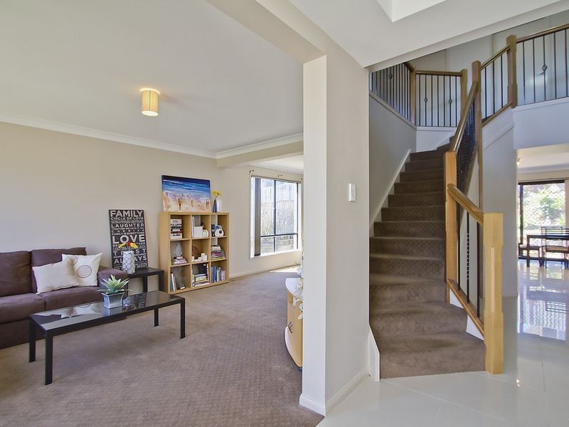 10 Sandow Street, Pacific Pines QLD 4211