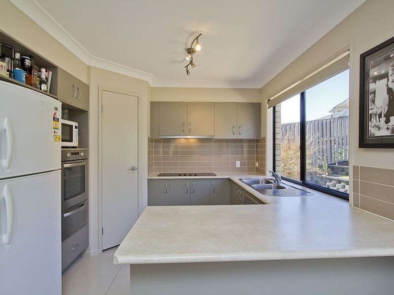 10 Sandow Street, Pacific Pines QLD 4211